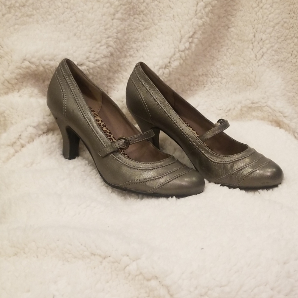 Hush puppies pumps